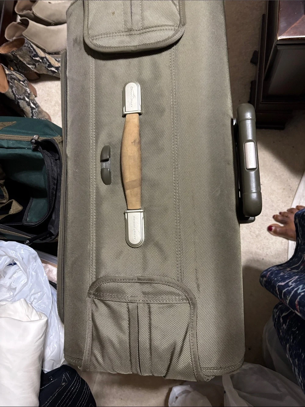 Briggs & Riley 24 wheeled wardrobe garment bag. Excellent preowned condition